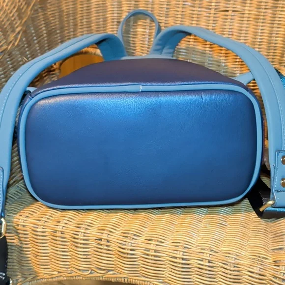 Disney Loungefly Vacation Club 30th Anniversary - Picture 7 of 9